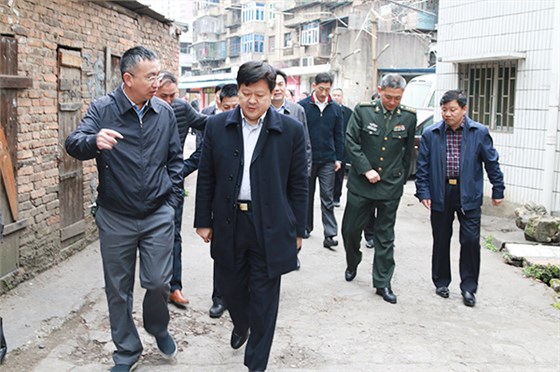 劉志仁親臨郴汽集團(tuán)走訪慰問軍轉(zhuǎn)干部國(guó)防建設(shè)二等功臣侯尚德