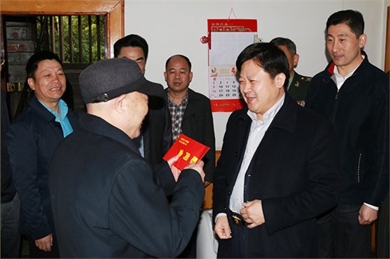 劉志仁親臨郴汽集團(tuán)走訪慰問軍轉(zhuǎn)干部國(guó)防建設(shè)二等功臣侯尚德