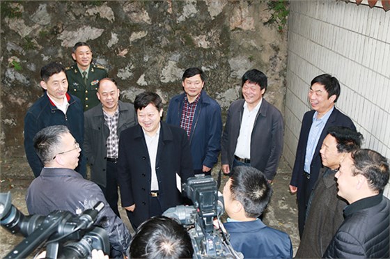 劉志仁親臨郴汽集團(tuán)走訪慰問軍轉(zhuǎn)干部國(guó)防建設(shè)二等功臣侯尚德