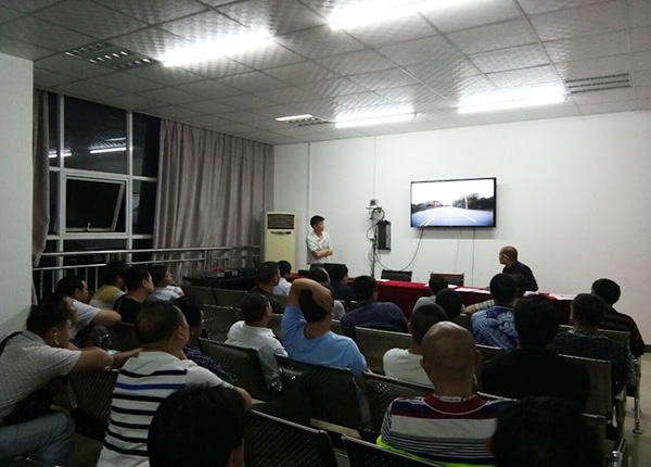 郴汽集團(tuán)永興分公司，全面?zhèn)鋺?zhàn)&ldquo;安全生產(chǎn)月&rdquo;&ldquo;安全生產(chǎn)萬里行&rdquo;活動(dòng)