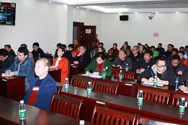 郴汽集團組織觀看《互聯網+傳統(tǒng)企業(yè) &mdash;&mdash;網絡轉型的戰(zhàn)略關鍵》專題視頻講座