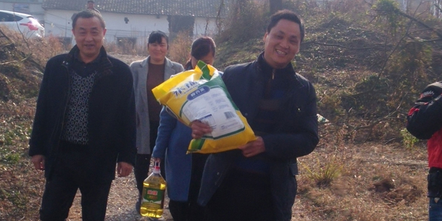 這個冬天不太冷，扶貧慰問情意濃
