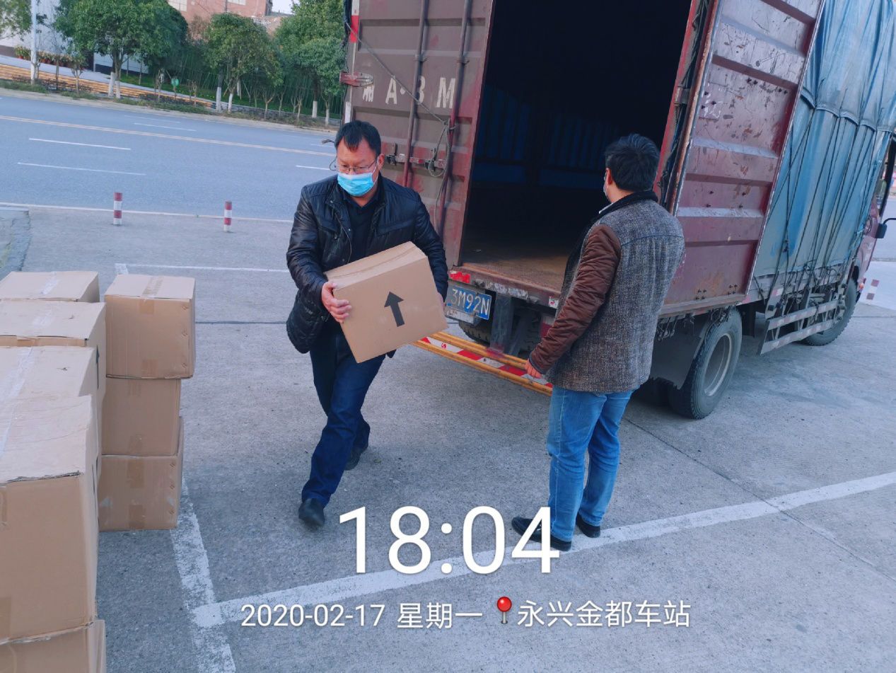 來自抗“疫”的溫暖 永興五星實(shí)驗(yàn)學(xué)校捐贈永興分公司防疫物資 來自抗“疫”的溫暖 永興五星實(shí)驗(yàn)學(xué)校捐贈永興分公司防疫物資