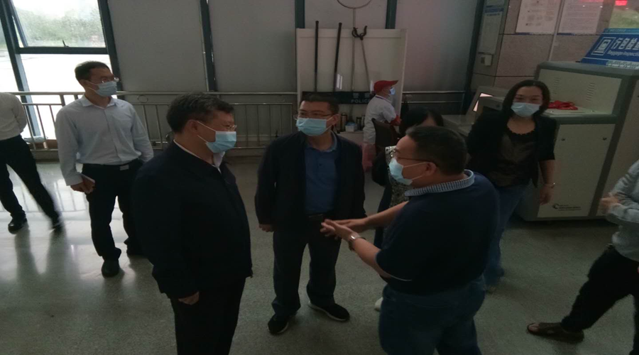 譚建上到我司汽車站調(diào)研指導(dǎo)疫情防控工作 譚建上到我司汽車站調(diào)研指導(dǎo)疫情防控工作